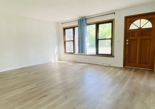 Photo 2 of Single family home for sale at 1508 W Palm Dr, Mount Prospect, IL 60056 | MLS# 12711252 | Listing updated on 2026-08-30