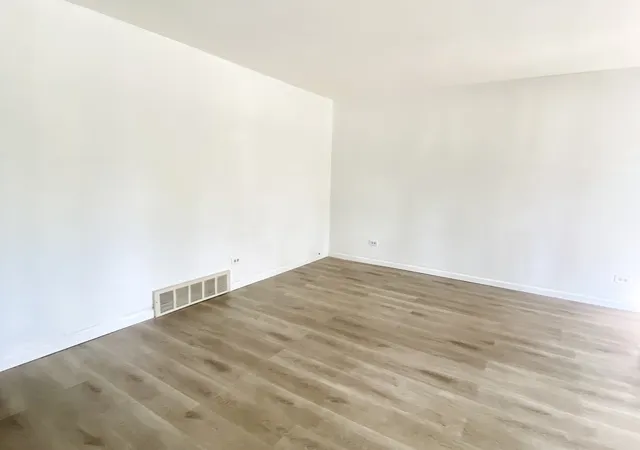 Photo 3 of Single family home for sale at 1508 W Palm Dr, Mount Prospect, IL 60056 | MLS# 12711252 | Listing updated on 2026-08-30