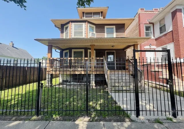 Photo 2 of Sale Pending at 952 N Massasoit Ave, Chicago, IL 60651 | MLS# 12711255 | Listing updated on 2026-08-10