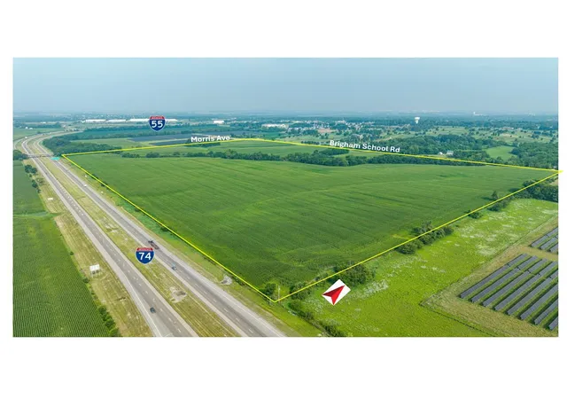 3rd image of 300 Brigham School Rd, Bloomington, IL 61704 | MLS# 12711292