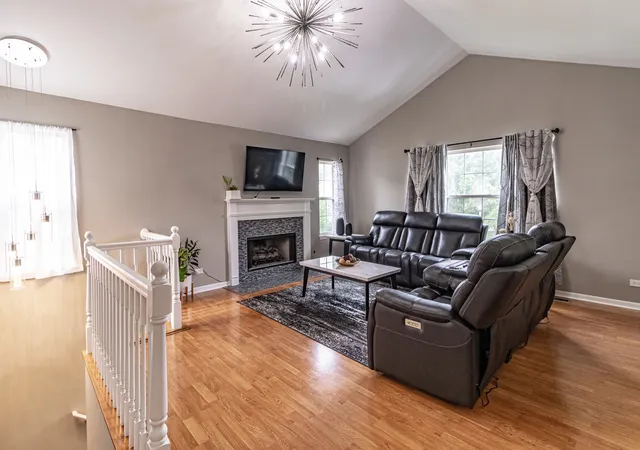 3rd image of 1228 Orleans Dr, Mundelein, IL 60060 | MLS# 12711334
