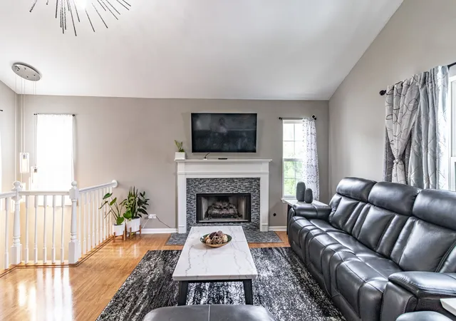4th image of 1228 Orleans Dr, Mundelein, IL 60060 | MLS# 12711334