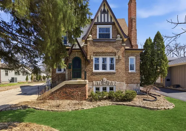 2nd image of 4425 Wilson Ave, Downers Grove, IL 60515 | MLS# 12711339