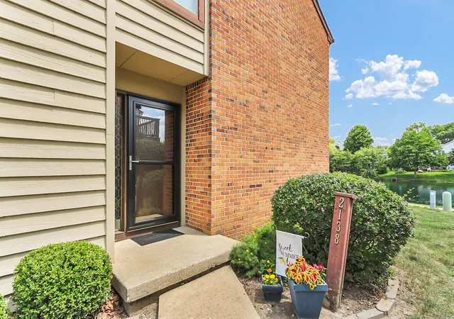 Photo 2 of Condo for sale at 2138 Harbortown Cir #2138, Champaign, IL 61821 | MLS# 12711399 | Listing updated on 2026-08-14
