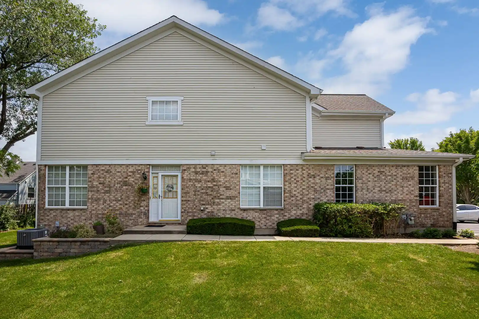 Listing Photo 1 - Condo for sale in 30 W 20th St located at 30 W 20th St, Lombard, IL 60148 - Unit 30 W 20th Street
