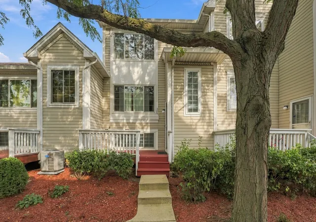 Photo 3 of Townhouse for sale at 308 Windcrest Ct #308, Bolingbrook, IL 60440 | MLS# 12711475 | Listing updated on 2026-10-02