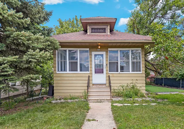 Single family home for sale at 409 Linden Ave, Joliet, IL 60433 | MLS# 12711515