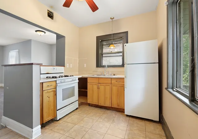 Photo 4 of Single family home for sale at 409 Linden Ave, Joliet, IL 60433 | MLS# 12711515 | Listing updated on 2026-09-24