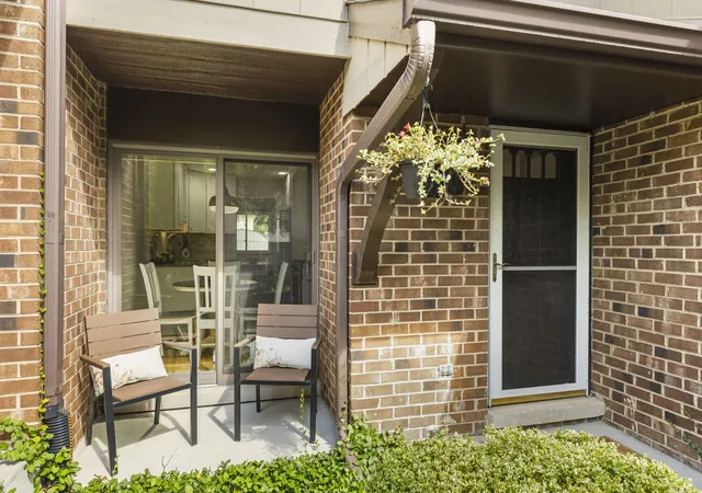 Photo 2 of Townhouse for sale at 1025 Loughborough Ct, Wheaton, IL 60189 | MLS# 12711557 | Listing updated on 2026-10-01