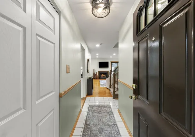 Photo 3 of Townhouse for sale at 1025 Loughborough Ct, Wheaton, IL 60189 | MLS# 12711557 | Listing updated on 2026-10-01