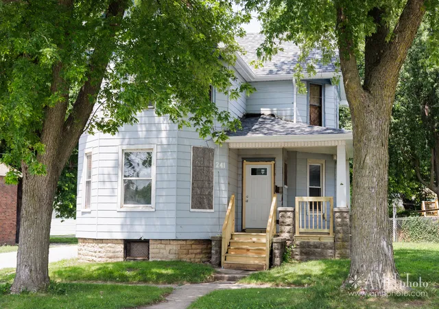 Photo 3 of Single family home for sale at 241 W Hickory St, Kankakee, IL 60901 | MLS# 12711591 | Listing updated on 2026-07-29