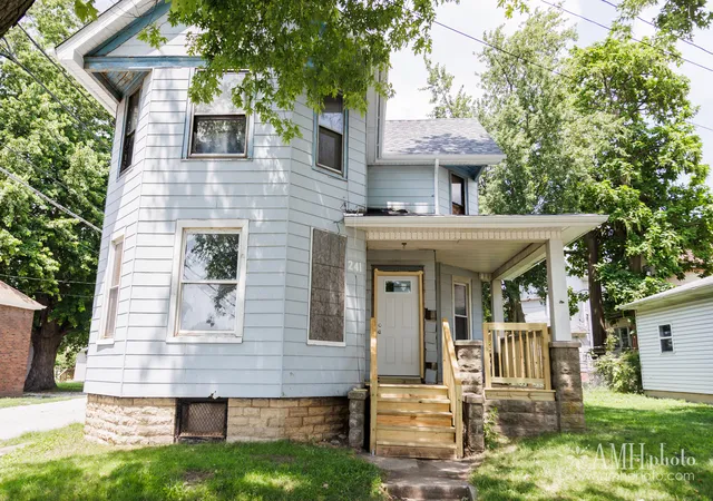 Photo 3 of Single family home for sale at 241 W Hickory St, Kankakee, IL 60901 | MLS# 12711591 | Listing updated on 2026-07-29