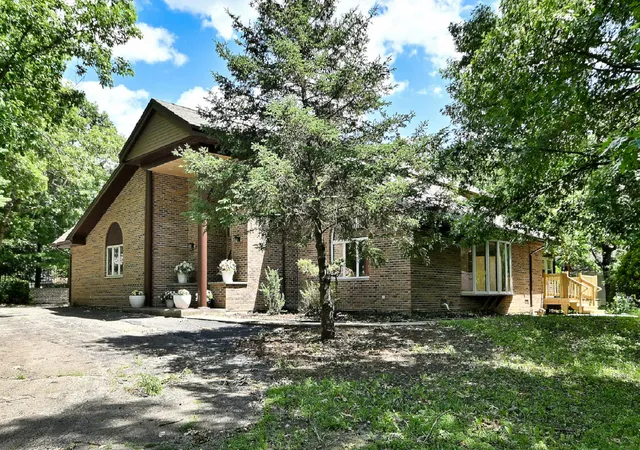 3rd image of 8951 W 99Th St, Palos Hills, IL 60465 | MLS# 12711601