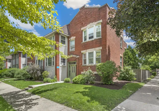 Photo 1 of Sale Pending at 118 N Taylor Ave #1, Oak Park, IL 60302 | MLS# 12711610 | Listing updated on 2026-07-28