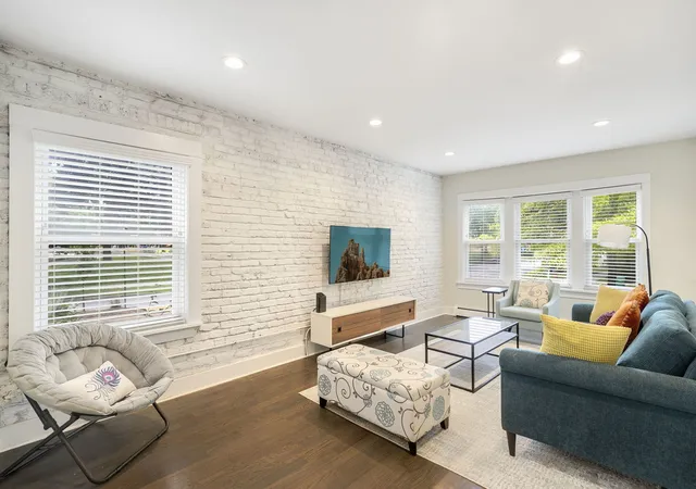 Photo 2 of Sale Pending at 118 N Taylor Ave #1, Oak Park, IL 60302 | MLS# 12711610 | Listing updated on 2026-07-28