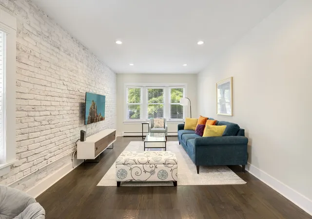 Photo 3 of Sale Pending at 118 N Taylor Ave #1, Oak Park, IL 60302 | MLS# 12711610 | Listing updated on 2026-07-28