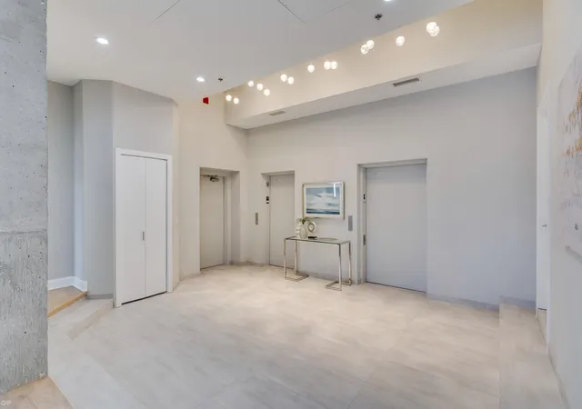 2nd image of 200 N Dearborn St #4700, Chicago, IL 60601 | MLS# 12711621