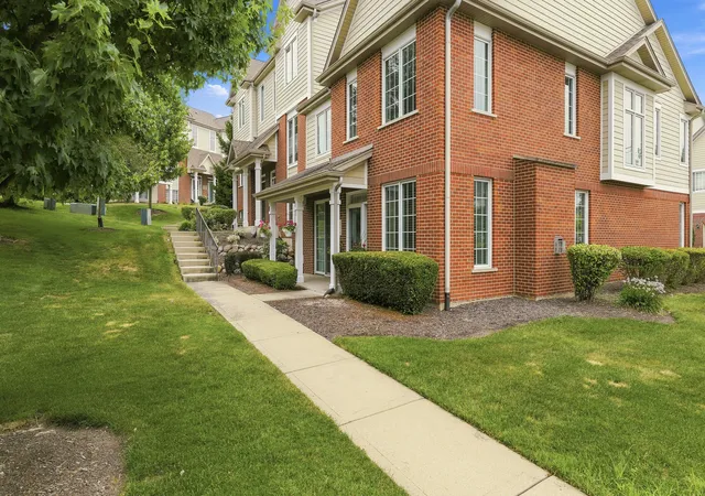 2nd image of 10634 Gabrielle Ln, Orland Park, IL 60462 | MLS# 12711808