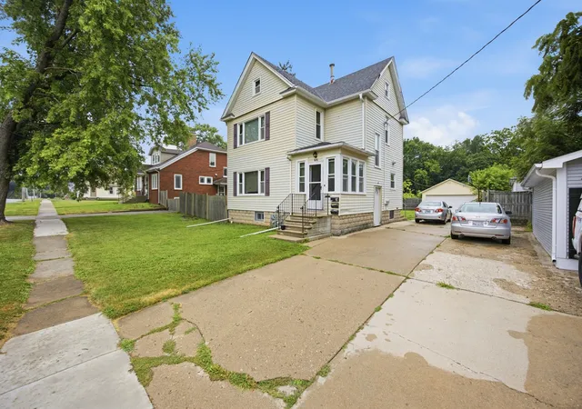 Photo 2 of Multi family home for sale at 616 S Jefferson St, Woodstock, IL 60098 | MLS# 12711814 | Listing updated on 2026-07-30