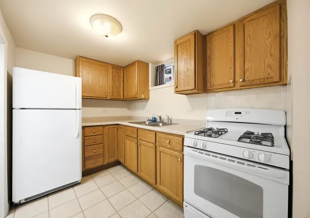 Listing Photo 3 - Condo for sale in building located at 616 S Jefferson St, Woodstock, IL 60098