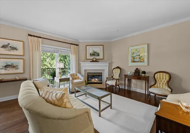 Photo 3 of Sale Pending at 153 E Laurel Ave #202, Lake Forest, IL 60045 | MLS# 12711831 | Listing updated on 2026-09-24