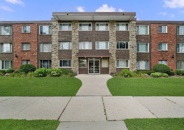 Photo 2 of Condo for sale at 10210 Washington Ave #115, Oak Lawn, IL 60453 | MLS# 12711837 | Listing updated on 2026-08-13