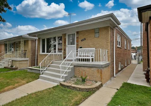Photo 1 of Single family home for sale at 11121 S Ewing Ave, Chicago, IL 60617 | MLS# 12711861 | Listing updated on 2026-09-24
