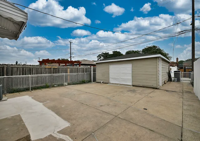 Photo 17 of Single family home for sale at 11121 S Ewing Ave, Chicago, IL 60617 | MLS# 12711861 | Listing updated on 2026-09-24