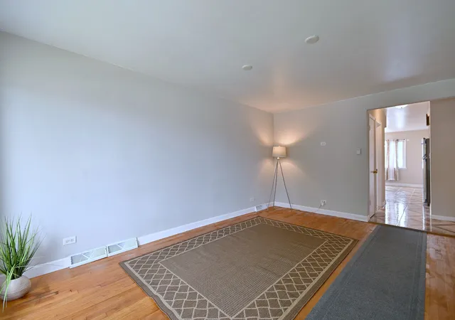 3rd image of 11121 S Ewing Ave, Chicago, IL 60617 | MLS# 12711861