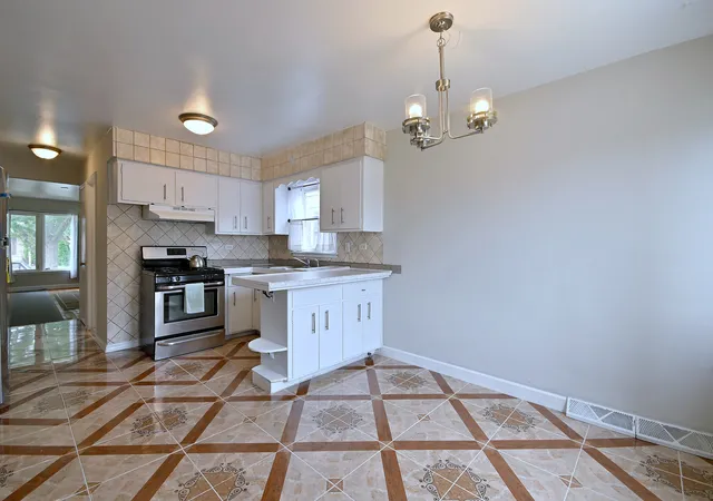 4th image of 11121 S Ewing Ave, Chicago, IL 60617 | MLS# 12711861