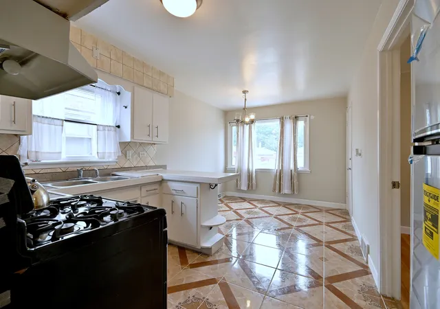 5th image of 11121 S Ewing Ave, Chicago, IL 60617 | MLS# 12711861