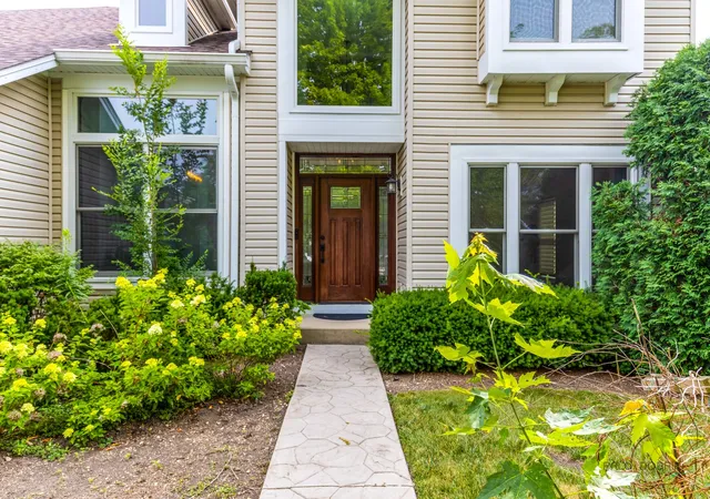 Photo 3 of Single family home for sale at 73 Shelby Ct, Vernon Hills, IL 60061 | MLS# 12711882 | Listing updated on 2026-08-30