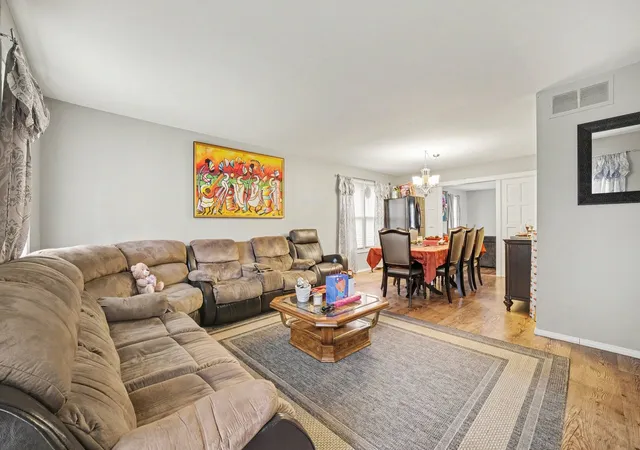 Photo 3 of Single family home for sale at 532 Carlyle Ln, Bolingbrook, IL 60440 | MLS# 12711902 | Listing updated on 2026-09-30