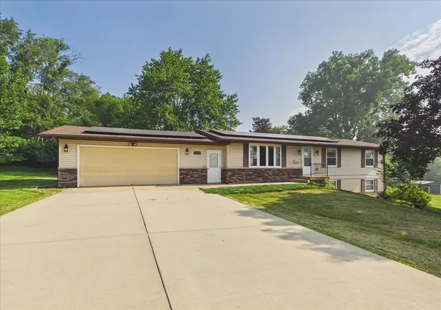 Photo 1 of Single family home for sale at 1114 W Lynwood Ct, Freeport, IL 61032 | MLS# 12711946 | Listing updated on 2026-09-02