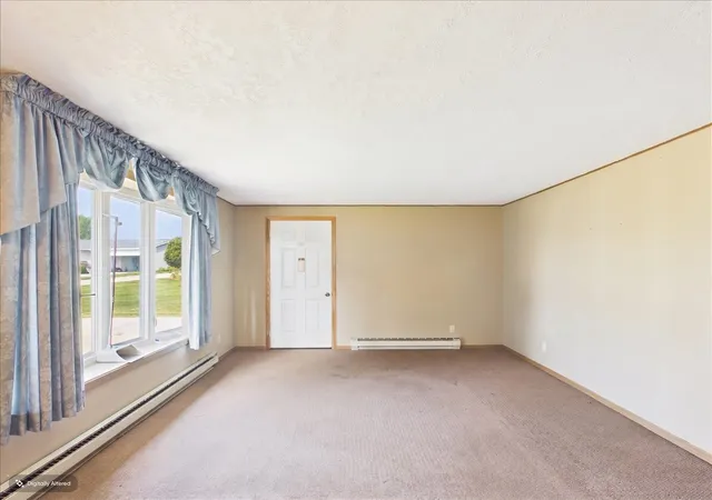 Photo 3 of Single family home for sale at 1114 W Lynwood Ct, Freeport, IL 61032 | MLS# 12711946 | Listing updated on 2026-09-02