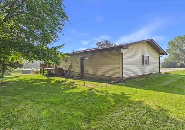 33rd image of 1114 W Lynwood Ct, Freeport, IL 61032 | MLS# 12711946