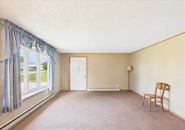 Photo 4 of Sale Pending at 1114 W Lynwood Ct, Freeport, IL 61032 | MLS# 12711946 | Listing updated on 2026-10-21
