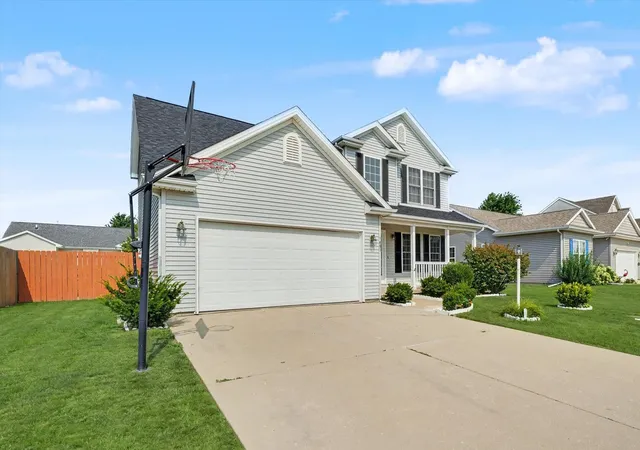 Photo 3 of Single family home for sale at 1401 Peppermill Ln, Champaign, IL 61822 | MLS# 12711978 | Listing updated on 2026-10-06
