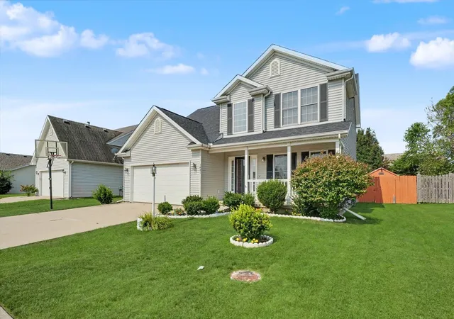 Photo 3 of Single family home for sale at 1401 Peppermill Ln, Champaign, IL 61822 | MLS# 12711978 | Listing updated on 2026-10-06