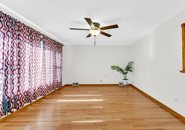 Photo 2 of Single family home for sale at 265 Chestnut Ave, South Chicago Heights, IL 60411 | MLS# 12711988 | Listing updated on 2026-10-21