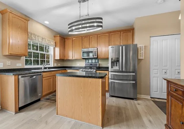 Photo 4 of Townhouse for sale at 2977 Peachtree Cir, Aurora, IL 60502 | MLS# 12712005 | Listing updated on 2026-09-27