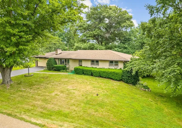 Photo 3 of Sale Pending at 4367 Shorewood Dr, Rockford, IL 61101 | MLS# 12712018 | Listing updated on 2026-08-09