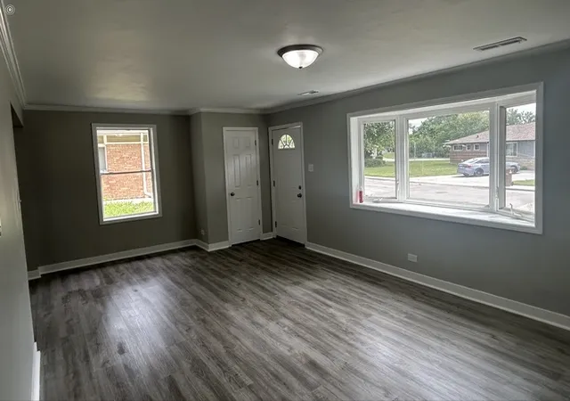 Photo 3 of Single family home for sale at 363 Minocqua Ave, Park Forest, IL 60466 | MLS# 12712122 | Listing updated on 2026-09-29