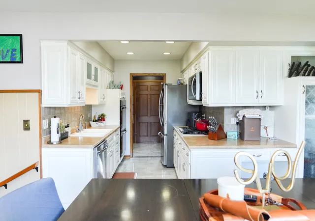 Photo 4 of Single family home for sale at 16536 Maple Ct, South Holland, IL 60473 | MLS# 12712133 | Listing updated on 2026-10-08
