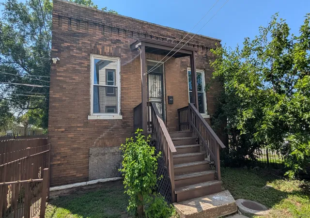 Photo 2 of Sale Pending at 5760 S Wells St, Chicago, IL 60621 | MLS# 12712166 | Listing updated on 2026-09-15
