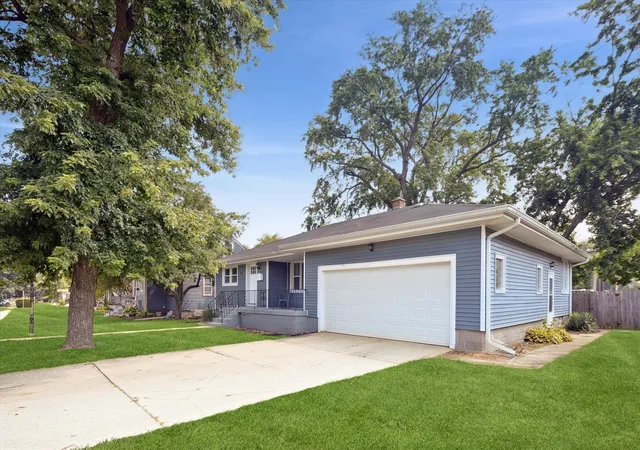 Photo 2 of Single family home for sale at 17947 William St, Lansing, IL 60438 | MLS# 12712171 | Listing updated on 2026-09-22