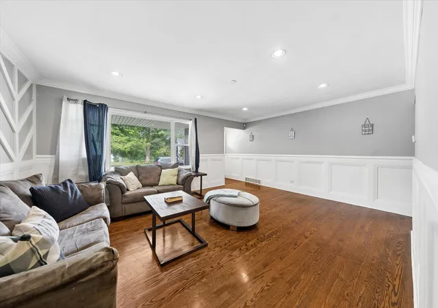 Photo 4 of Single family home for sale at 17947 William St, Lansing, IL 60438 | MLS# 12712171 | Listing updated on 2026-09-22