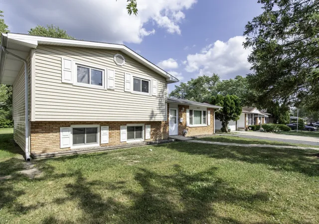 Photo 3 of Sale Pending at 2417 Metropolitan Ave, Waukegan, IL 60087 | MLS# 12712176 | Listing updated on 2026-10-06