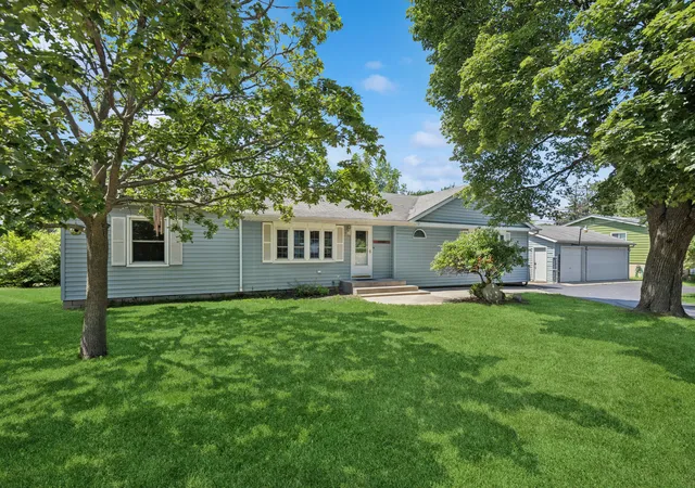 Photo 1 of Single family home for sale at 33320 N Sunset Ave, Grayslake, IL 60030 | MLS# 12712178 | Listing updated on 2026-09-06