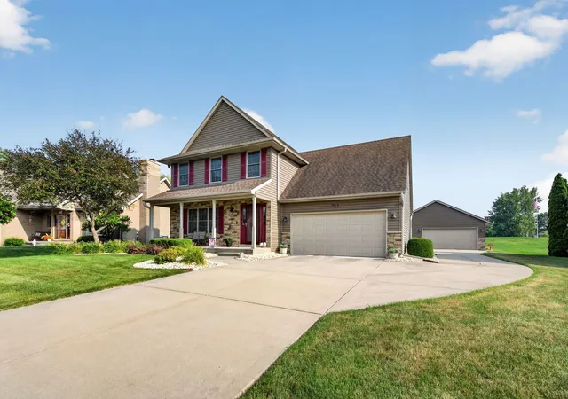 Photo 3 of Single family home for sale at 723 O Toole Dr, Minooka, IL 60447 | MLS# 12712187 | Listing updated on 2026-09-16